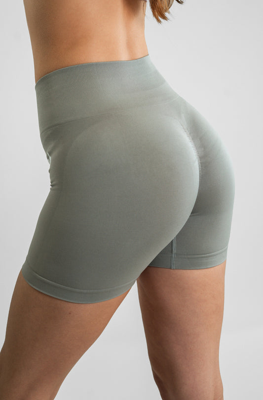 Grey Figure Scrunch Shorts von hinten Nahaufnahme