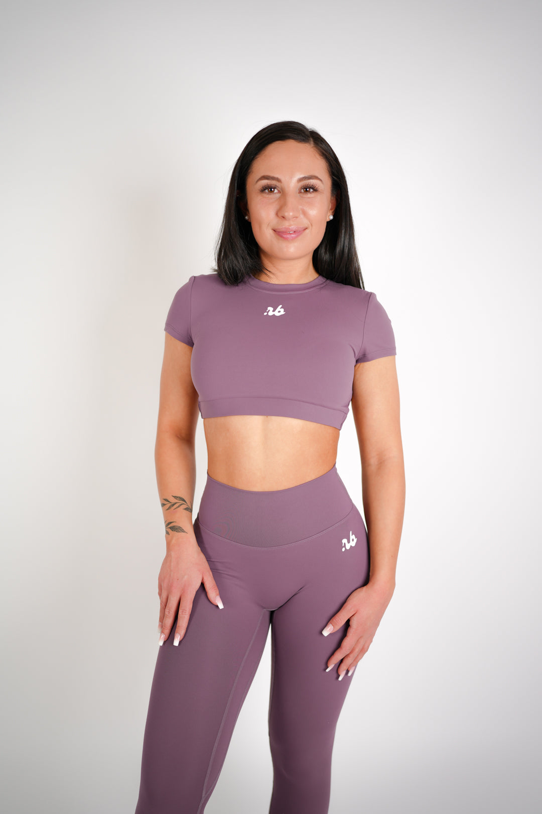 Glamour Cutout Back T-Shirt Berry Purple von vorne nah