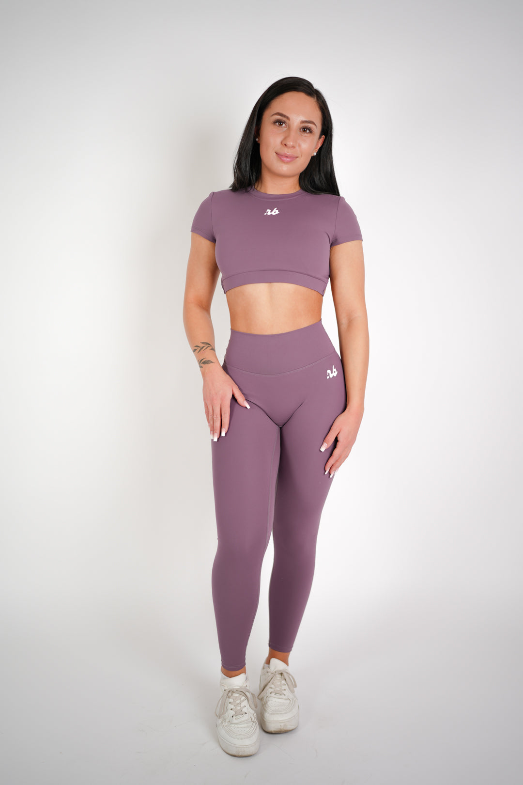 Glamour Scrunch Leggings Berry Purple von vorne Ganzkörperaufnahme