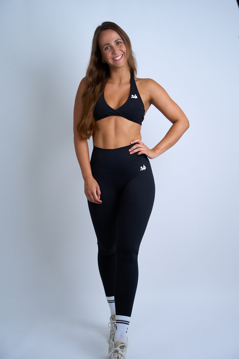 Black Shaping Scrunch Leggings von vorne Ganzkörperaufnahme